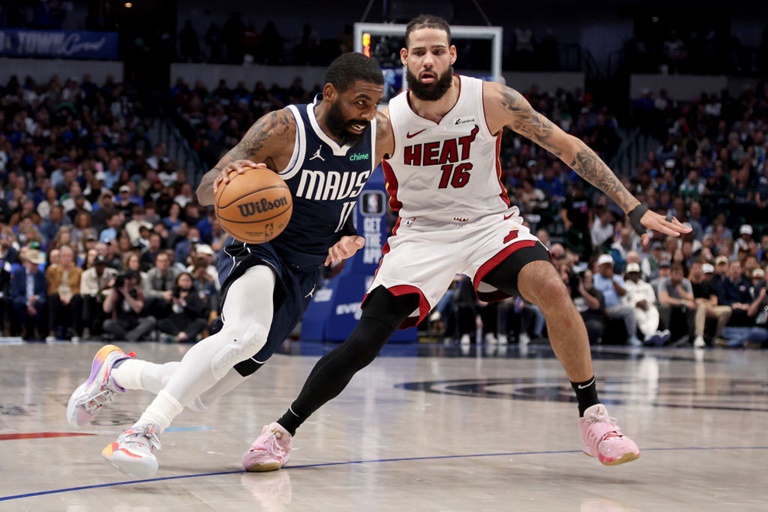 Kyrie Irving se une a Dallas Mavericks en 16 juegos consecutivos